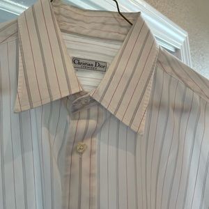 Christian Dior Chemises very lightweight size large?